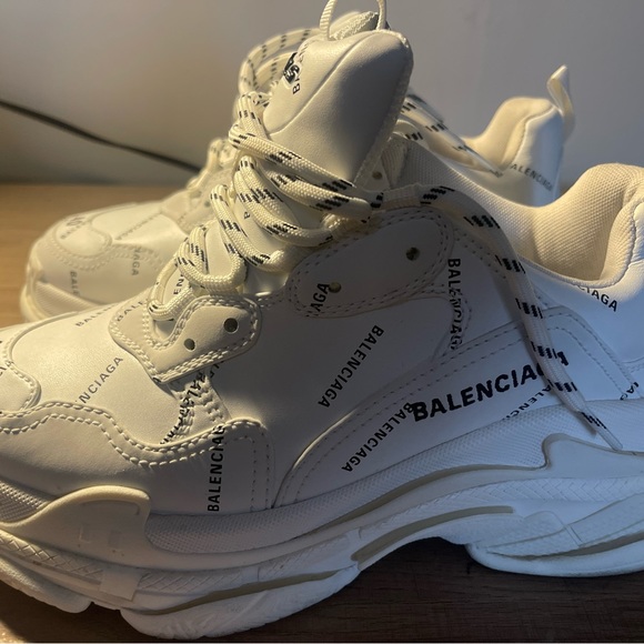 Balenciaga Triple S - Picture 15 of 15